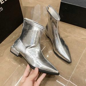 Botas Plus Size 3540 Ankle Boots Feminino Silver Black Back Zipper Ankle Boots Moda Feminina Sexy Bico Pontudo Botas de Motociclista Salto Baixo Z0605