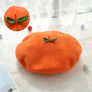 Berretti fatti a mano Cartoon Beret Hat Green Leaf Orange Fruit Vintage Women Girl Faux Wool Artist Painter Cap Drop