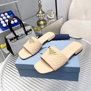 Fashion Women Slippers Sandals Famous Monolith Hotel Funs Simple Flat Sliders Italy Luxurious Rubber Calfskin Slides Designer Summer Novelty Flip Flops Box EU 35-43