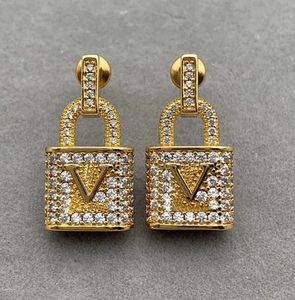 Luxury Gold Stud örhängen Designer för kvinnor Fashion Diamond Soldded Lock Earrings Ladies Personliga smycken Hög kvalitet