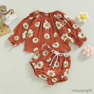 Giyim Setleri Güzel Sonbahar Yeni doğan kız bebek 0-24m Çiçek Baskı Pamuk Keten Uzun Kollu Üstler ve Ruffles Şort Kıyafetleri