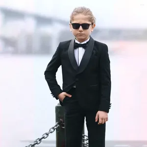 Abiti da uomo Nero Scialle per bambini Risvolto Smoking da ragazzo Kid Prom 2 pezzi Giacca Pantaloni Set Giacca da sposa per bambini Costume Homme