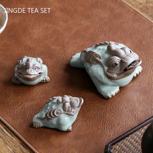 Teaware tradicional dourado sapo chá decoração para animais de estimação desktop cerâmica artesanato ornamento acessórios de mesa de chá pode levantar decorações de boneca de chá