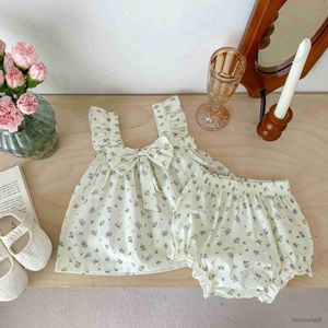 Комплект одежды летняя одежда Девушки с цветочной рукавов и шорт-брюки с двумя новорожденными новорожденными
