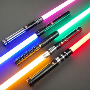 LED Light Sticks LGT Saberstudio Metal Hilt Force Heavy Dueling Sabre Infinite Kolor Zmieniając się z 34 czcionkami dźwiękowymi wrażliwe gładkie huśtawka 230605