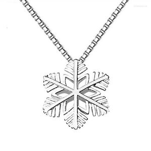 Pendant Necklaces 2023 Sweet Temperament Christmas Snowflake Small Fresh Leaf Clavicle Necklace Women Charm Simple Jewelry Gift