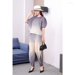 Kvinnors tvåbitar byxor 2023 Summer Bat Sleeve Trendy Lose Three House Pleated Casual Set Women's 2 Pieces Set Gradient Women Clothing