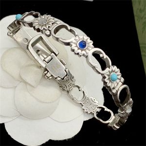 Kvinnor Bangle Folding Buckle Fashion High End smycken inlagd med färgglada ädelstenar Silverpläterad blomma daisy damarmband gåva