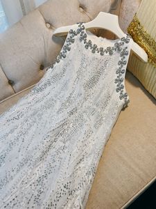 2023 Summer White Solid Color Rhinestone Tulle klänning Grön ärmlösa runda hals paljetter Korta avslappnade klänningar M3L043319