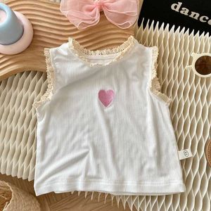 衣類セットかわいい子供の女の子夏セットノースリーブハートレースベストトップショーツパンツボトム2pc