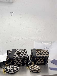 5A Tygväskor Kvinnor Messenger Bag modedesigners väskor man kvinna mini axelväska handväska handväska crossbody ryggsäck plånbok.