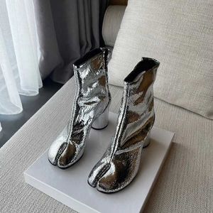 Stivali 2023 New Silver Tabi Boots Split Toe Chunky Tacco alto Donna Stivali in pelle Zapatos Mujer Moda Autunno Donna Scarpe Botas Mujer Z0605