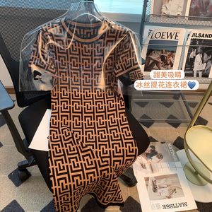 Vintage elegant jacquard stickad blyerts klänning kvinnor 2023 sommar koreanska mode damer smala kort ärm rund hals vestido femme