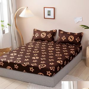 Set di biancheria da letto Fashion Design Lenzuolo Trendy Coprimaterasso per la casa Dust Er Copriletto antiscivolo con federa Top F0087 210319 Dh9Rv