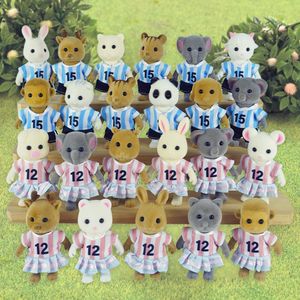 Fyllda plyschdjur 112 Mini Fotbollssportkläder Set Forest Family Bunny Doll Kläder Tillbehör Söt klänning Dollhus för flicka födelsedagspresenter 230605