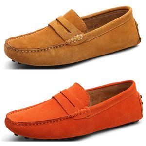 Vielseitige khakigelbe Schuhe aus echtem Leder für Herren im Sommer. Neue koreanische Freizeitschuhe aus Leder, atmungsaktive und bequeme Schuhe, folgen Sie dem Trend der Herrenschuhe