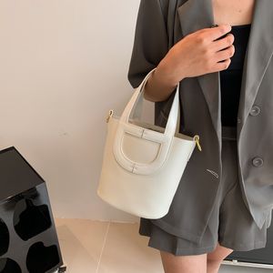 Kadınların örgü telefonu messenger çantası PU deri çanta kısa saplı yaz lüks tasarımcı trend omuz çantası Lady Tote