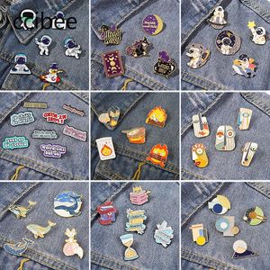 Brosches 5-8 stycken Emaljstift Set Astronaut Plant Witch Whale Animal Book Geometry Bag Badges Mixed Wholesale