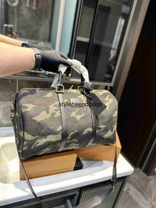 Stylisheendibags Duffel Bags Designer Travel Pouches Classic Men's Luggage Designer Women's Travel Bag Army Green Black Luggage大容量スポーツバッグ