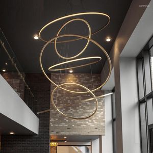 Żyrandole żyrandol LED Złota luksusowa jadalnia lampa wisiorka dupleksowa willa schodowa schody duża okrągła pierścień w kształcie livin oświetlenie