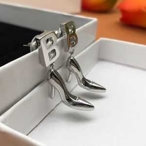 Nuovo design Scarpe con tacco alto in ottone retrò Orecchini Borchie B Lettere pendenti Placcato oro 18 carati Clip per orecchio da donna Designer Gioielli da donna classici