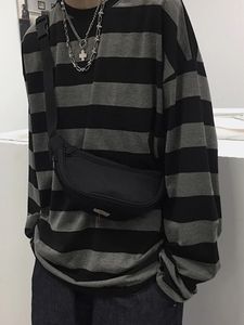 女性のTシャツストライプシャツストリートウェアハラジュクカップルトップス女性長袖ゴシックシャツスプリング特大の女性Tシャツビンテージブラウス230606