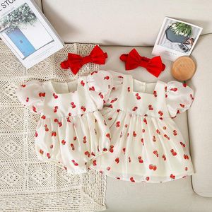Mädchen Kleider 2023 Sommer Twin Sister Matching Outfit für Baby Mädchen Kinder Erdbeere bedruckte Strampler und Kleid mit Schleife Kinder Playwear