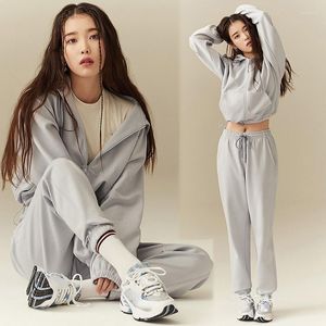 Kvinnors tvåbitar byxor Kpop iu Winter Slim Set Women Tracksuit Autumn Trouser passar kvinnlig sweatshirt solid dragkedja sport hoodie