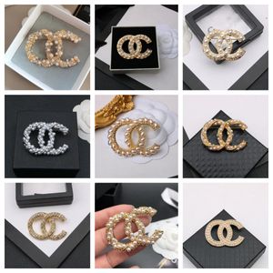 Best selling top Luxury Desinger Brooch Women Crystal Rhinestone Pearl Letter Brooches Suit Pin Fashion Gifts Jewelry Accessories 20style