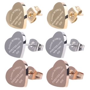 3 färger Klassisk stil Kvinnor Älskar hjärta Studs Luxury Titanium Steel Earrings Logo Printed Wedding Party Gifts grossist