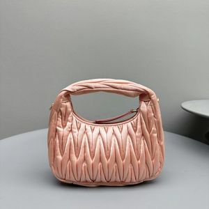 Designer vandrade matelasse satin mini hobo väskor vackra 3d bubbel linjer läder rem axel väska guld hårdvara metallbokstäver hasp baguette dragkedja baguette väska