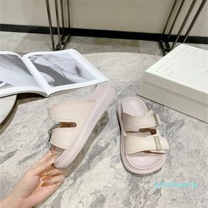 Дизайнерские сандалии Женщины скользят регулируемые пряжки плоские сандалии комфортные слайды с архи