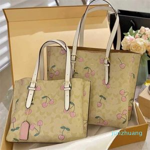 Designer -CHERRY TOTA PAG PRINT Bag Totes Women Brown Luxury Handväskor Vita läder Kopplingspåsar Cross Body Shoulder Bag Pures