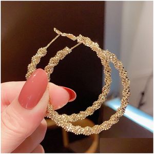 Dungle avizesi minimalist metal altın renkli kasnak küpeler 2022 Moda Kore Mücevherleri Kadın Partisi Olağandışı Küpe Lu DHC6P