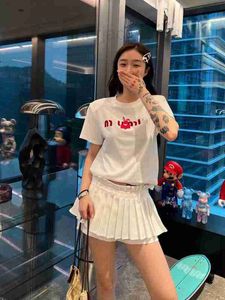 女性用Tシャツデザイナー小さなネックラインTシャツ半袖女性夏2023ルーズプリントボトムシャツハーフハイカラーホワイトショルダーピュアコットントップ