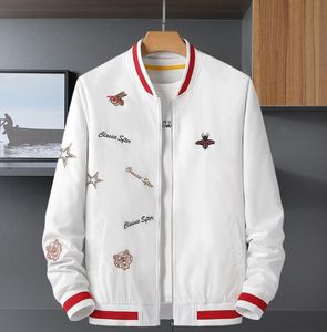 Herrjacka 2023 Våren och hösten New Men's Fashion Embroidery Jacket Högkvalitativ stående nacke baseballdräkt Men jacka