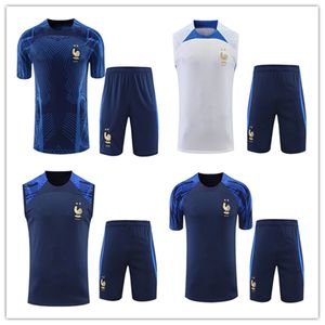 22 23 French Short Sleeve Tracksuit Sportswear Men Training Suit Kits Soccer Jerseys Kit Uniform Chandal 2023 Benzema Mbappe Vest Mens Football Tracks Sets uppsättningar