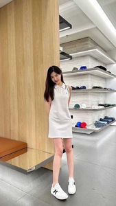 Basic & Casual Dresses Designer White Polo Collar Sleeveless Dress 2023 Summer New French Romantic Straight Pullover Solid Short Skirt Fashion SJI6