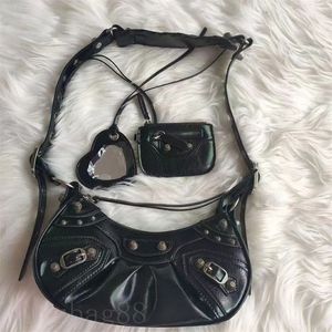 Cross Body Bags Leather City Handväska Luxury Motorcykel Le Cagole Pochettes Hiphop Borse Pink Black Graceful Underarm Strap Shoulder Bag Women Punk XB014 F23