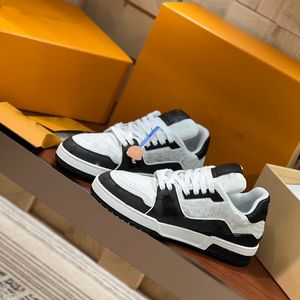 Sapatos casuais masculinos e femininos novo casal TPU designer sola de couro Bizshoes impressão de letras bordados moda Joker personalidade imitação legal tênis treinador.