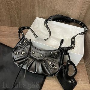 Ładna torba crossbody dla kobiet designerskich torebek Krokodyl stylowy sprzęgło ładnie wyglądające le cagole serce czarne srebrne impreza wytłaczane torby na ramię ładne xb014 f23