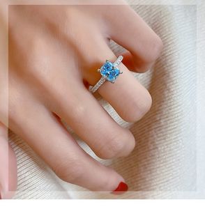 Anel de prata esterlina 925 Aquamarine Anel de zircônia Anel de princesa Quatro garras Azul Quadrado Diamante