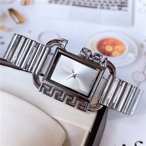 Fashion Fudal Brand Watch Watch Женские женские дизайнерские дизайнерские стиль роскоши с логотипом стальной металлической группы Quartz Clock VE 66