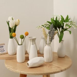 Vases Nordic White Ceramics Vase Simple Mini Flower Creative Plant Hydroponic Container Arrangement Pot Desktop Decor