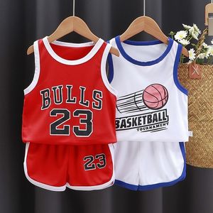 衣料品セットサマーボーイズバスケットボールユニフォームの子供用トラックスーツスポーツスーツ幼児用服セットレジャーキッズベストTシャツショート2PCS230605