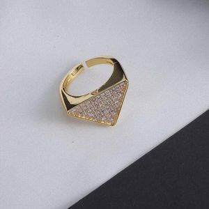 Fashion Gold Silver Plated Band Rings Luxury Designer Diamond Triangle Ring Gioielli Hip Hop Bague Coppia Anello per uomo Donna Amanti Regalo Accessorio per gioielli