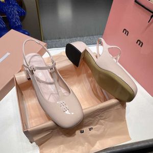 Miu Designer-Hausschuhe, modische Schnallensandalen, Sommer-Strandschuhe, schnell trocknend, atmungsaktiv, Damenschuhe, runder Kopf, High Heels, Flip-Flops