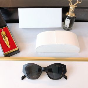 Lyxdesigner solglasögon för kvinnor och män, stora ramglas, klassiska glasögon, triangulära UV -skyddande retroglasögon DD
