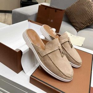 Sandali firmati Ciondoli estivi Scarpe da passeggio Mocassini a forma di piatto Sneakers Luxury Italia Scarpe Uomo Donna Scarpe da ginnastica piatte e rotonde Fibbia Scarpa piatta