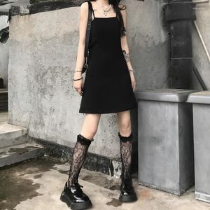 Abiti casual Sexy Sling per le donne Dark Goth Abiti da festa Tendenze della moda coreana Mini abito da sera 2023 Vintage Black Punk Streetwear